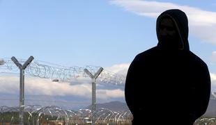 Makedonija gradi ograjo, Grčija pregnala migrante (video)