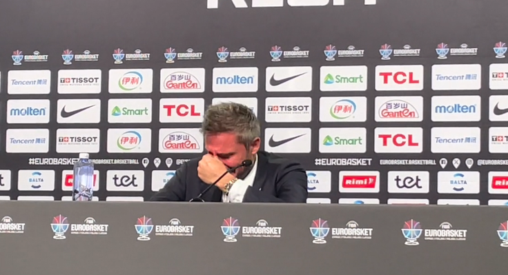 Pozzecco je v solzah odkorakal s tiskovne konference. | Foto: Sportal