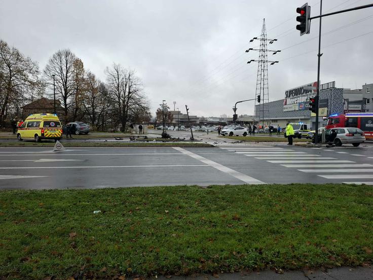 nesreča, Celovška cesta, Ljubljana, trčenje, vozila, pešec | Foto: STA
