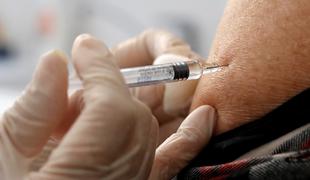 Začelo se je cepljenje proti gripi, za letos naročili četrt milijona odmerkov cepiva #video