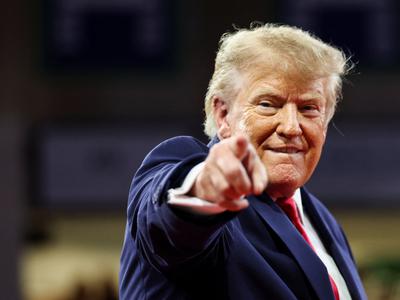 Obveščevalci ZDA opozarjajo na okrepljene iranske grožnje, Trump ne izključuje novih napadov