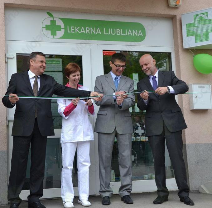 Leta 2014, ko je bil Janko Jazbec (tretji z leve) še župan Horjula, je Lekarna Ljubljana v tamkajšnjem centru starejših odprla poslovalnico. | Foto: Občina Horjul