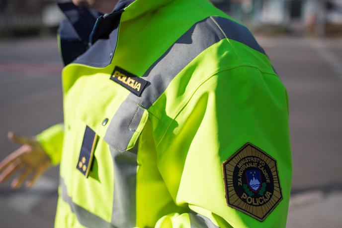slovenska policija | Policisti poleg ozaveščanja opravljajo tudi redne kontrole ob šolskih poteh, da bi bili otroci čim bolj varni, tako z vidika kriminalitete, javnega reda kot prometne varnosti. | Foto Siol.net