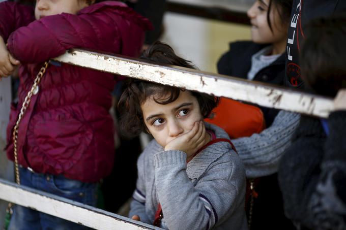 Agencija se je v letnem poročilu osredotočila na begunce iz Ukrajine, posvetila pa se je še več drugim temam. Med drugim opozarja, da se je zaradi pandemije in vse višjih stroškov energije povečala revščina med otroki. Ta zdaj grozi skoraj enemu od štirih otrok, delež pa je višji kot pri odraslih. | Foto: Reuters