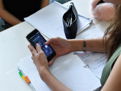 Na Hrvaškem uvajajo popolno prepoved mobilnih telefonov v šolah