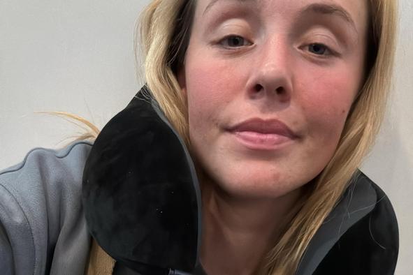 Anamarija Lampič po nepozabnih počitnicah s sestro obtičala na letališču #foto