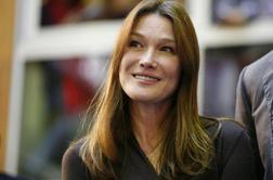 Carla Bruni spet pozira