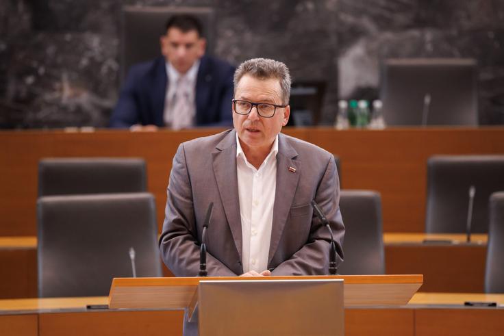 V SDS so poudarjali, da manj ministrstev pomeni manj administracije, stroškov in več učinkovitosti. | Foto: STA