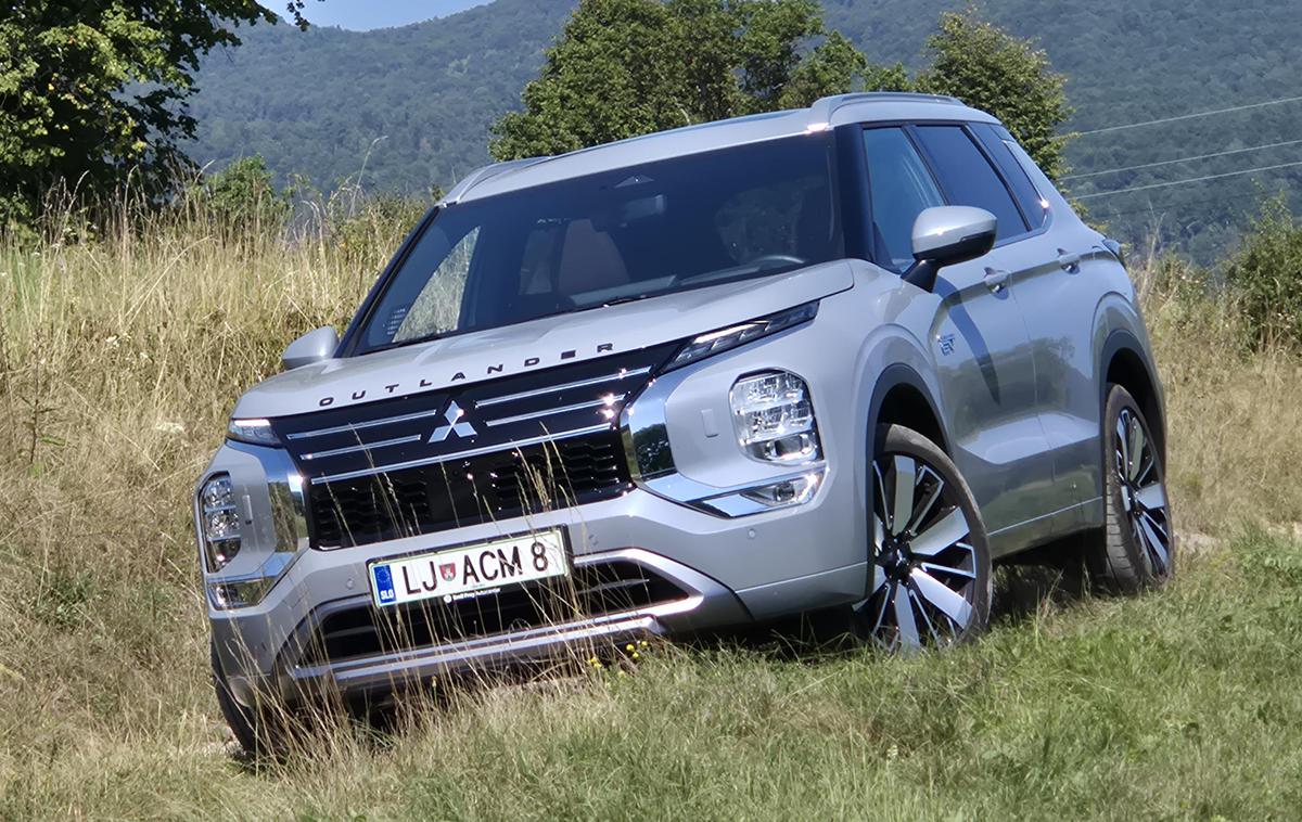 Mitsubishi outlander | Outlander deluje samozavestno, robustno, malo agresivno … menimo, da je za večino okusov posrečen oblikovalski izdelek.  | Foto Aleš Črnivec