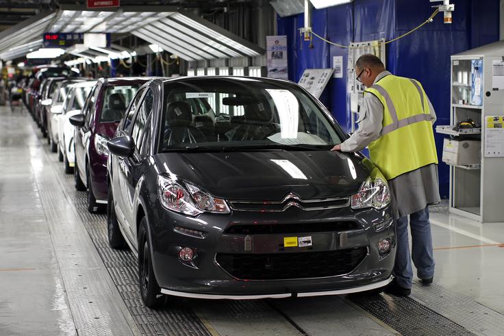 Greg Archer, direktor oddelka za čista vozila Clean Vehicles pri združenju Transport & Environment, je po objavi rezultatov PSA avtomobilov povedal: "Preizkusi vozil v realnih pogojih strankam ponujajo bolj reprezentativne podatke od najnovejših laboratorijskih testov; na ta način si bodo lahko izbrali najučinkovitejši model vozila." | Foto: Reuters