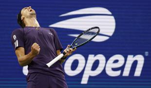 Jannika Sinnerja motil le žulj, gladko tudi Alexander Zverev