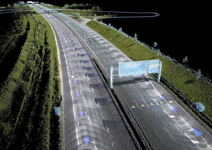 V sklopu tretjega komunikacijskega projekta poteka precizno, do centimetra natančno merjenje dveh odsekov avtoceste A9 in določanje objektov, kot so mostovi, prometni znaki in oznake na cestišču. Te podatke vnašajo v zemljevid HERE HD Live Map, katerega vsebine se neprestano dopolnjujejo in posodabljajo. | Foto: Audi