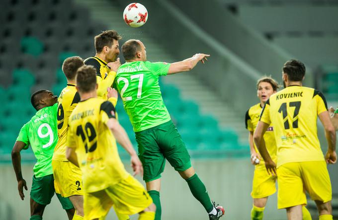 Navijači so vzljubili Arisa Zarifovića. | Foto: Vid Ponikvar