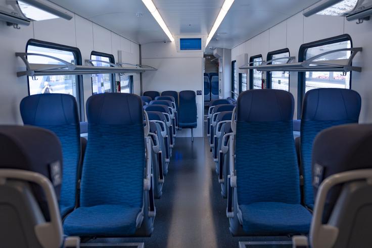 Vlaki Flirt že zdaj vozijo tudi v tujino: elektromotorni vlaki serije 510 na Reko in Opčine ter v Beljak in Gradec, dizelmotorni vlak serije 610 pa v Pliberk in Pulj. | Foto: Ana Kovač