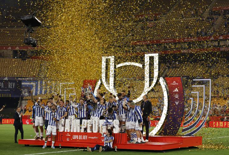 Zmagovalci nogometaši Real Sociedada. | Foto: Reuters