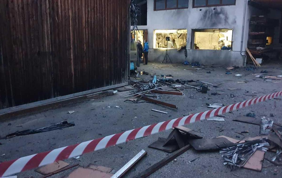 Eksplozija v Radovljici | V eksploziji v mizarski delavnici na Lancovem so umrli trije ljudje. | Foto PU Kranj