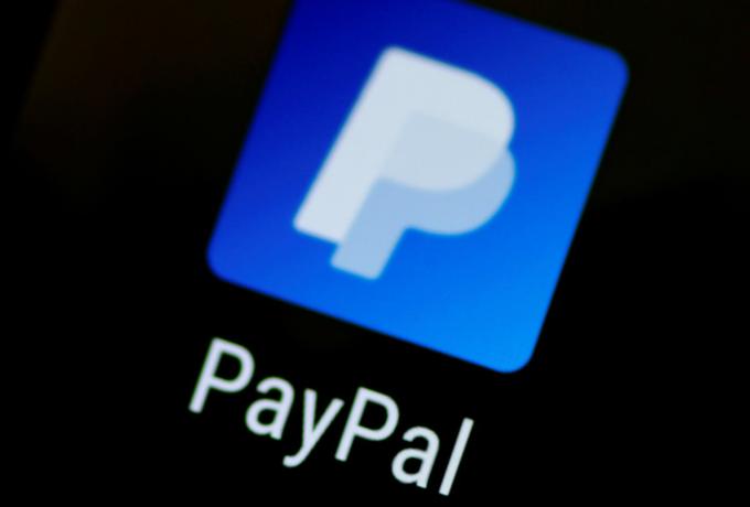 Kot neaktivne bo PayPal obravnaval vse uporabniške račune, ki v 12 mesecih niso prejemali, pošiljali ali nalagali denarja oziroma se njihovi lastniki vanje sploh niso prijavili.  | Foto: Reuters
