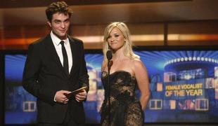 Roberta Pattinsona skrbi za Reese Witherspoon