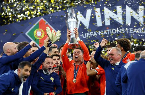 Odmeva ganljiva prošnja Ronalda, a tudi nešportna poteza Yamala