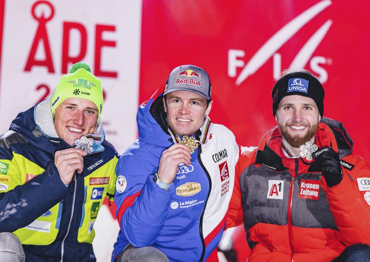 Z medaljo s svetovnega prvenstva 2019 | Foto: Guliverimage