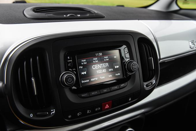 Fiat 500L bo s potniki komuniciral hitreje in s podporo Android Auto in Apple Carplay sledi tehnološkim trendom. | Foto: Gašper Pirman