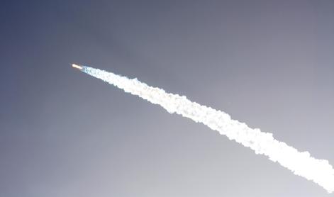 Raketa podjetja SpaceX eksplodirala le nekaj minut po vzletu (video)