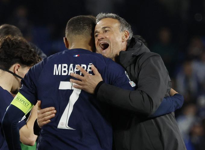 Objem Kyliana Mbappeja in Luisa Enriqueja, ki sporoča, kako naj med najboljšim igralcem in trenerjem PSG ne bi bilo nesoglasij ali težav. | Foto: Reuters