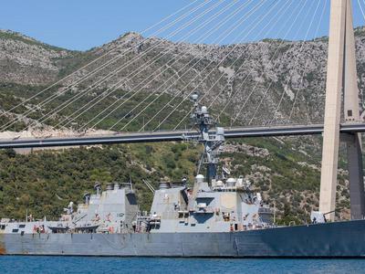 V Dubrovnik prispel ameriški vojaški rušilec USS Oscar Austin #foto