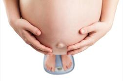 Preveč ali premalo kilogramov med nosečnostjo vpliva na težo potomcev