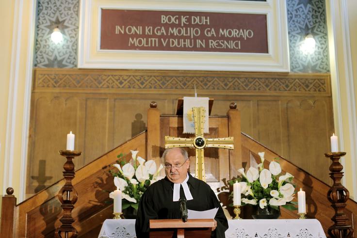 Jezus je na velikonočno jutro pokazal, da je Bog vedno zmagovalec v vseh bitkah trpečega človeka, je dejal Geza Filo. | Foto: STA ,