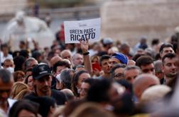V italijanski parlament vdrli nasprotniki covidnih potrdil #video