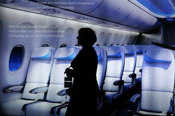 Boeing leta 2010 ob upadu prodaje več kot podvojil dobiček