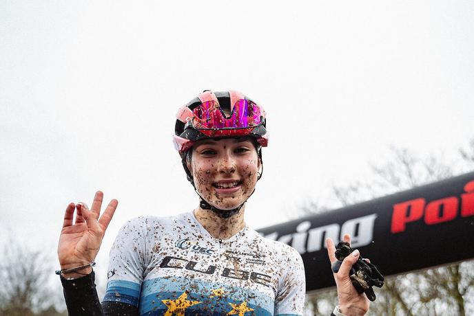 Maruša Tereza Šerkezi in Lenart Dejak odlična v Gironi