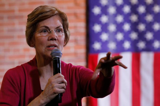 Senatorka Elizabeth Warren je socialno usmerjena, a manj kot Sanders. Je nekakšna mehkejša in ženska različica Sandersa. | Foto: Reuters