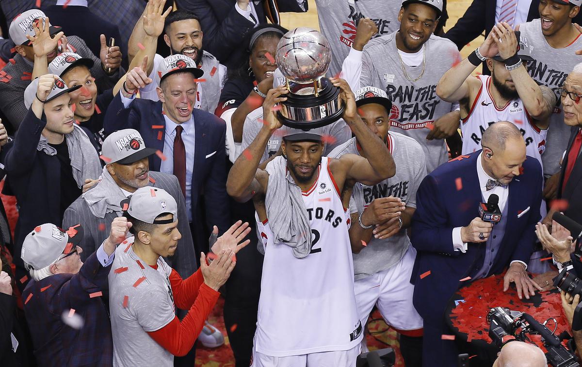 Kawhi Leonard, Toronto Raptors | Kawhi Leonard je dvignil pokal, ki ga podelijo najboljši ekipi vzhodne konference. | Foto Reuters