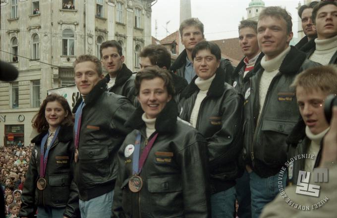 Slovenska odprava se je leta 1994 iz Lillehammerja vrnila s tremi olimpijskimi medaljami. Grašičeva je takrat osvojila 18. in 44. mesto.  | Foto: Edi Šelhaus, hrani Muzej novejše zgodovine Slovenije.