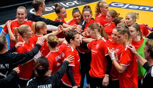 Za začetek SP visoke zmage Nemk, Srbkinj in Špank, Slovenk na turnirju ni