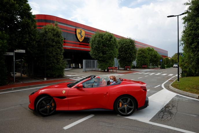 Ferrari Maranello | Pred poslopjem Ferrarija v Maranellu | Foto Reuters