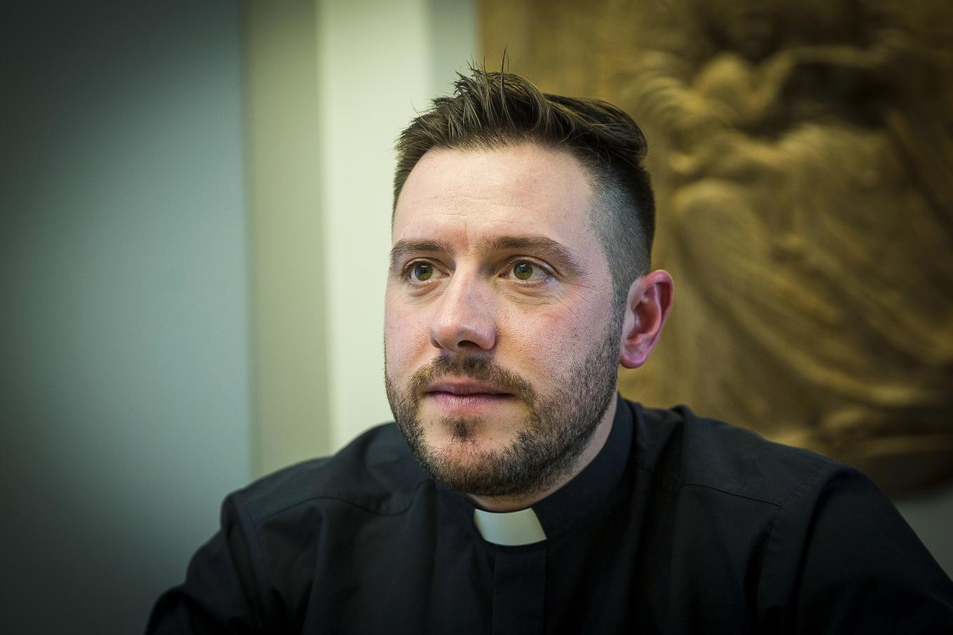 Župnik Martin Golob s težkim srcem sporočil: lipo pred cerkvijo so morali obrezati