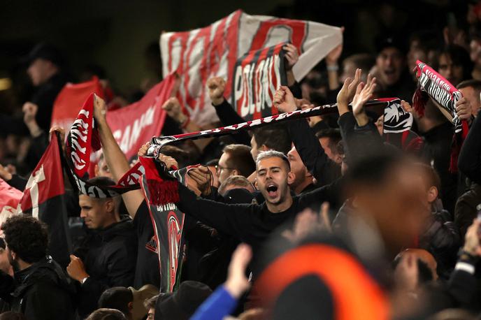 AC Milan navijači | Nogometaši Milana danes računajo na dodatno pomoč s tribun. | Foto Reuters