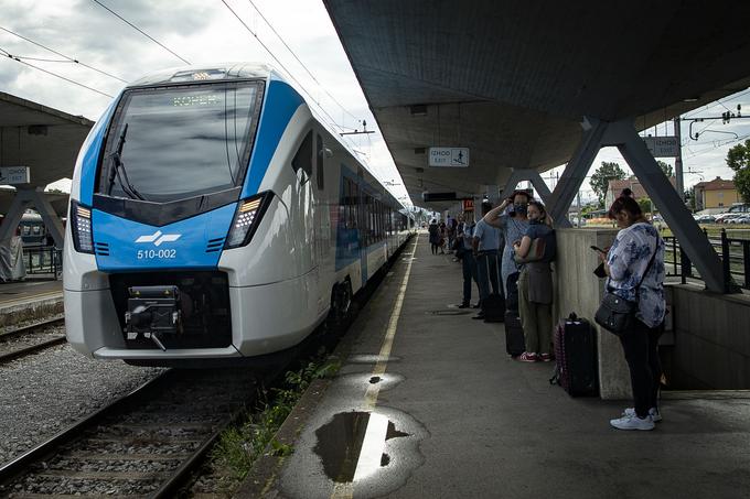 Dve novi električni garnituri Flirt bosta vsakodnevno povezovali Hodoš in Koper na InterCity vlaku Pohorje - zjutraj na poti proti morju, popoldne pa proti Prekmurju. | Foto: Ana Kovač