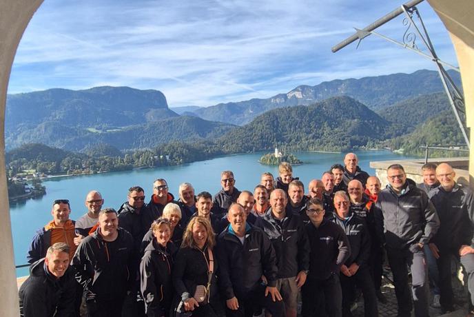 Tega teambuildinga s helikopterjem zaposleni še dolgo ne bodo pozabili