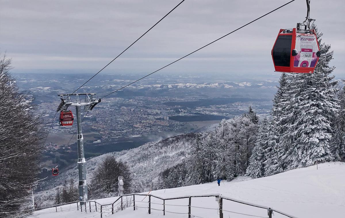 Mariborsko Pohorje | Z jutrišnjim dnem bodo spet lahko obratovalo krožno-kabinske žičnice, medtem ko je vožnja z nihalkami, ki sprejmejo več deset potnikov, še vedno prepovedana. | Foto Nina Kurnik (www.slovenia.info)