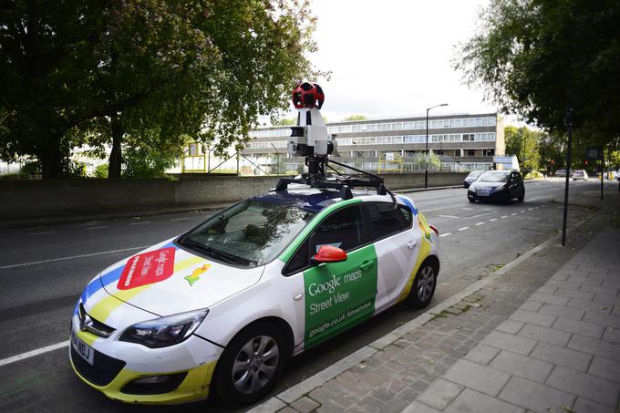 Avtomobile Google Street View je težko zgrešiti. Na strehi s seboj namreč vozijo pravi fotografski stolp. | Foto: Reuters
