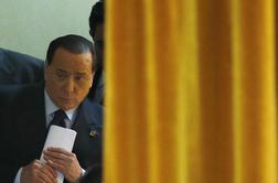 Berlusconi s "strastjo zmaja" za mlada dekleta (video)