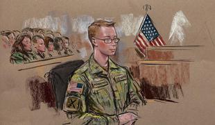 Ameriško tožilstvo obtožuje vojaka Manninga, da je pomagal bin Ladnu