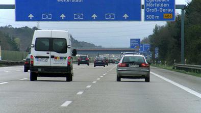 Slovenec na nemški avtocesti lovil Nizozemca in se vanj večkrat zaletel