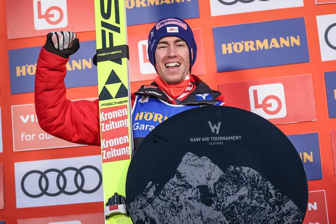 Skupno zmago norveške turneje je lani slavil Stefan Kraft. | Foto: Sportida