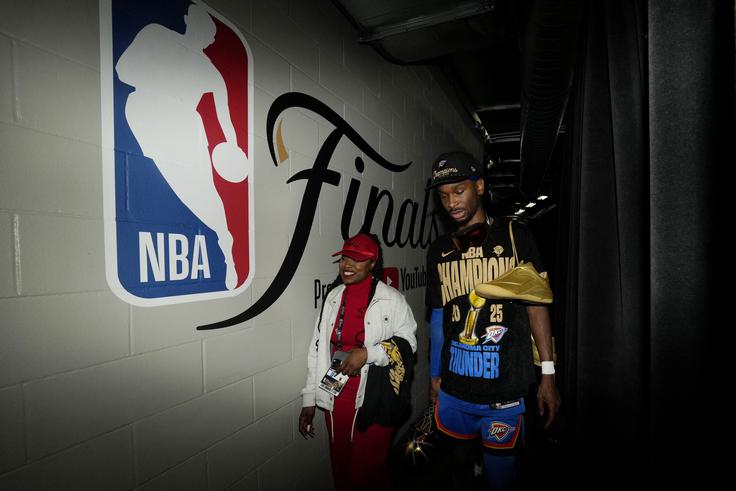 Postal je šele 11. igralec v zgodovini lige NBA, ki je postal tako MVP finala kot rednega dela lige. S tem se lahko pohvalijo še LeBron James, Shaquille O'Neal, Tim Duncan, Hakeem Olajuwon, Michael Jordan, Magic Johnson, Larry Bird, Moses Malone, Kareem Abdul-Jabbar in Willis Reed. | Foto: Reuters