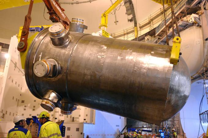 Reaktorska posoda je velika kovinska kapsula, v kateri so radioaktivno jedro reaktorja, kontrolne palice za nadzor temperature in hladilna tekočina. |  Foto: Power Engineering | Foto: 